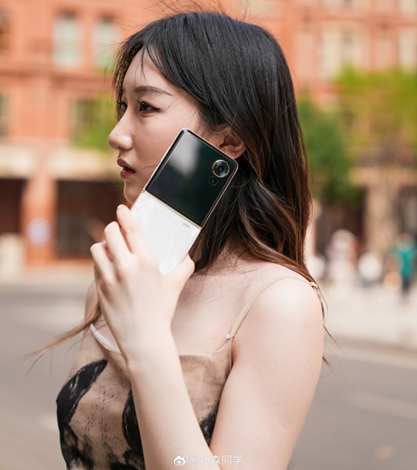 A person holding a cell phone to her ear

Description automatically generated