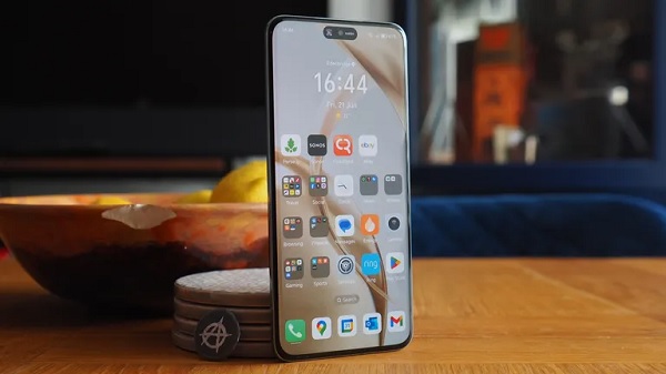 A cell phone on a table
Description automatically generated