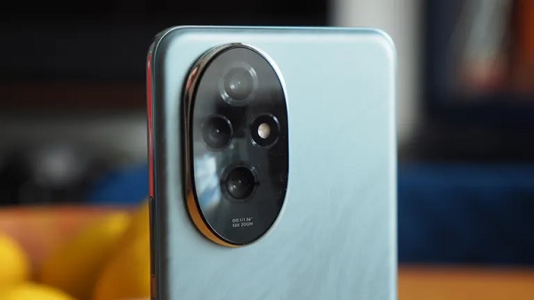 A close-up of a phone
Description automatically generated