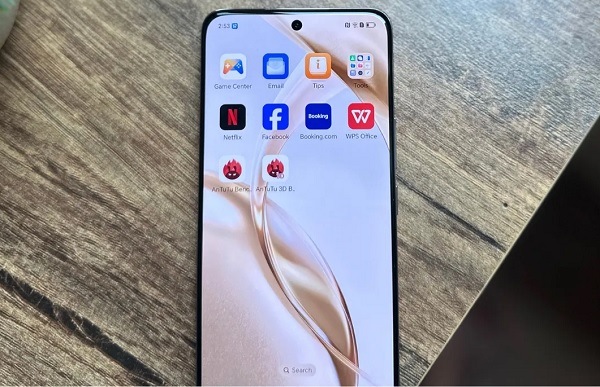 A person holding a cell phone
Description automatically generated