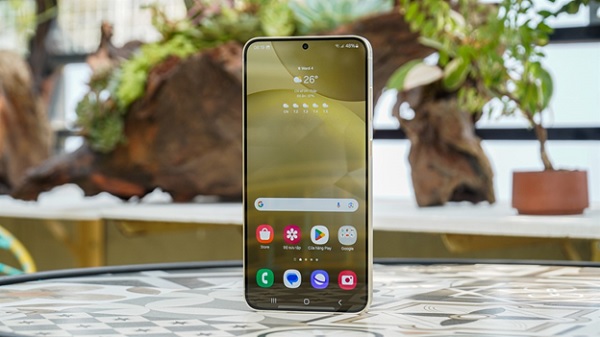 A cell phone on a table
Description automatically generated