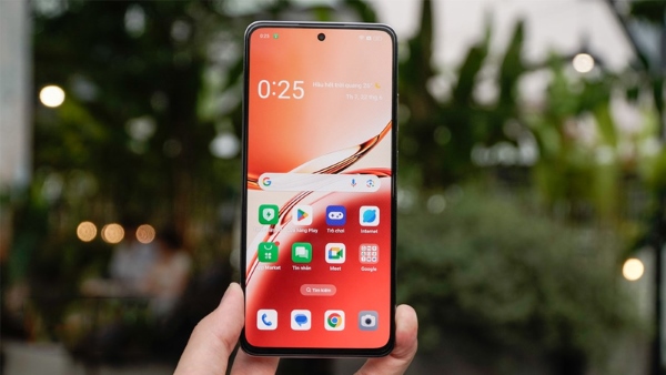 OPPO Reno12 F sở hữu màn hình lớn với độ phân giải cao