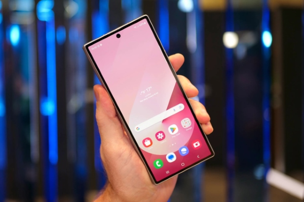 Samsung Galaxy Z Fold6 có màn hình chính Foldable kích thước 7.6 inch