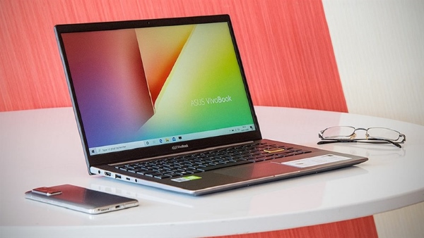 Laptop cho sinh viên học tập và làm công việc văn phòng