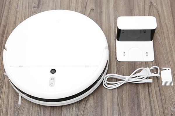 A white robot vacuum cleaner
Description automatically generated
