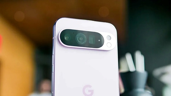 A camera on a cell phone

Description automatically generated