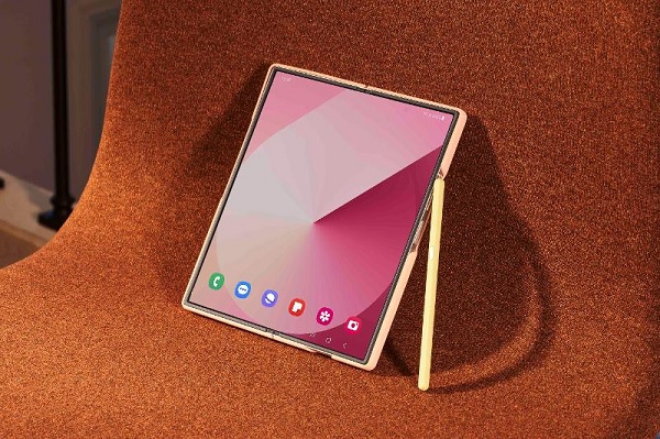 A tablet with a stylus

Description automatically generated