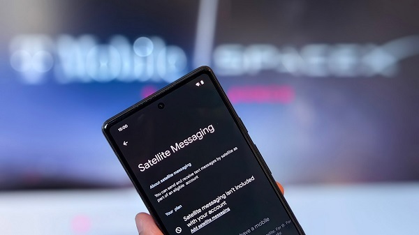 A hand holding a cellphone
Description automatically generated