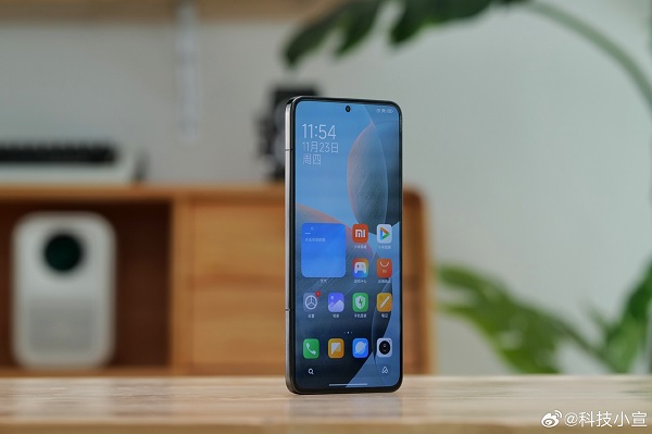 A cell phone on a table
Description automatically generated