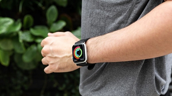 A person wearing a watch
Description automatically generated
