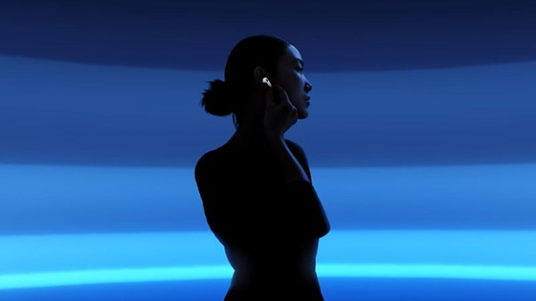 A silhouette of a person with a blue background

Description automatically generated