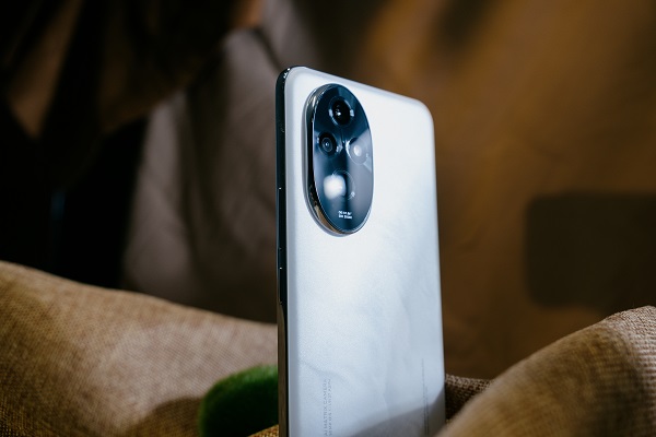 A close up of a phone

Description automatically generated