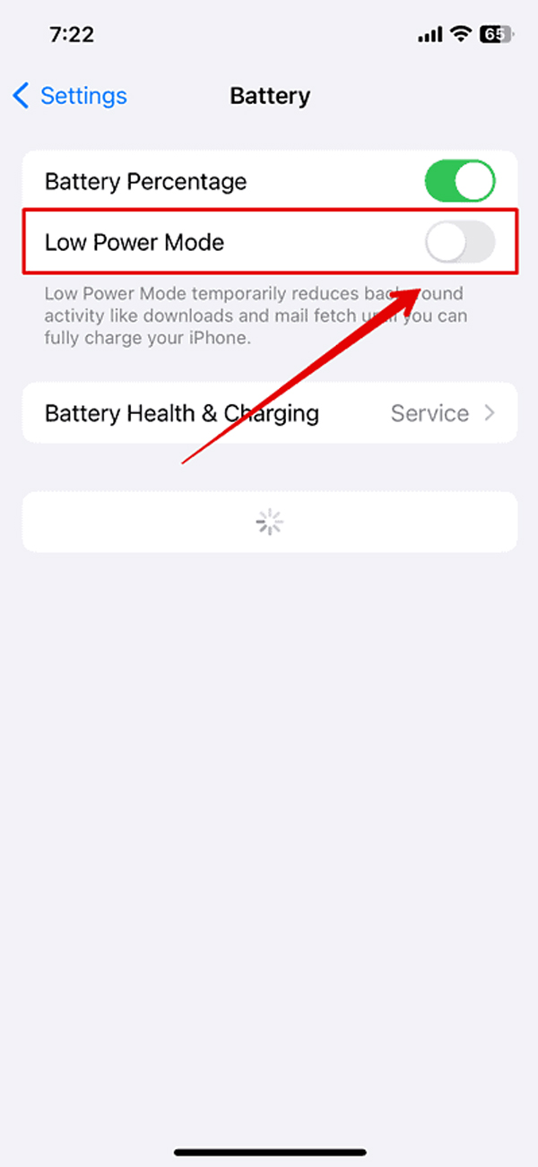 Vào Cài đặt (Settings) > Pin (Battery) > Bật Chế độ nguồn điện thấp (Low Power Mode