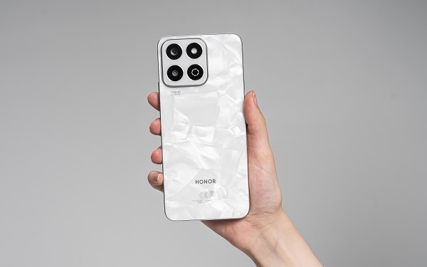 A group of cell phones
Description automatically generated