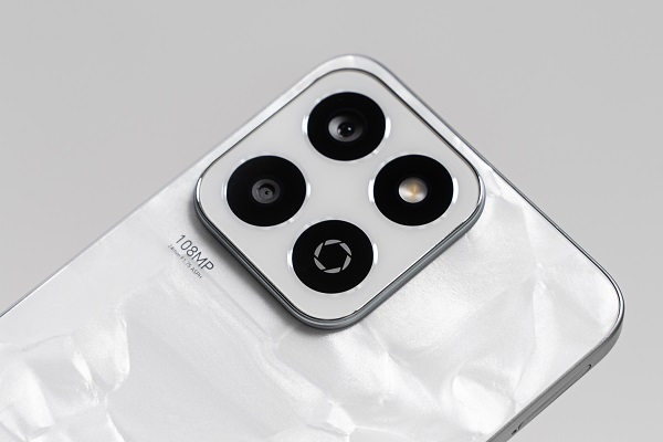 A close up of a cell phone
Description automatically generated