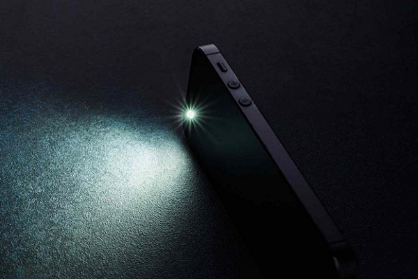 A cell phone with a light on
Description automatically generated