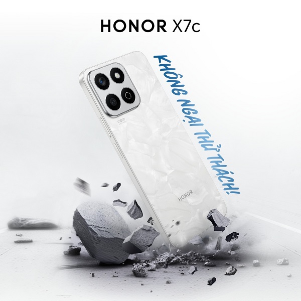 A cell phone with a broken stone
Description automatically generated