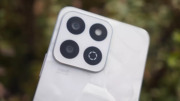 A close up of a phone
Description automatically generated
