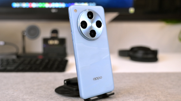OPPO Find X8 ghi điểm với góc chụp siêu rộng.