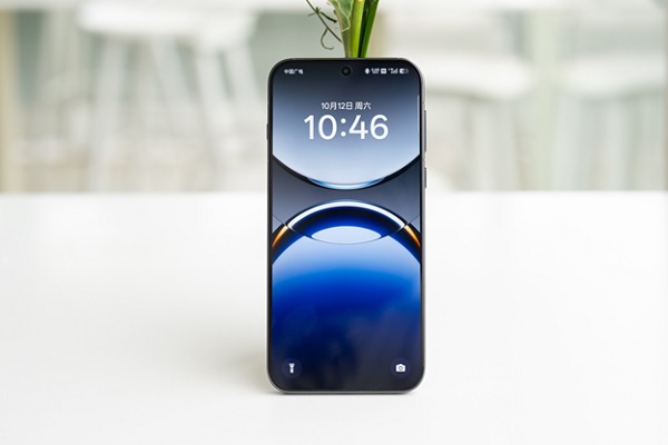 A cellphone on a table
Description automatically generated