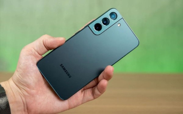 Galaxy S22 với phiên bản màu xanh Zeta