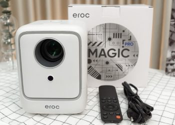 Giải trí tại nhà với máy chiếu Eroc Magic Pro trong Tết Nguyên Đán 2025