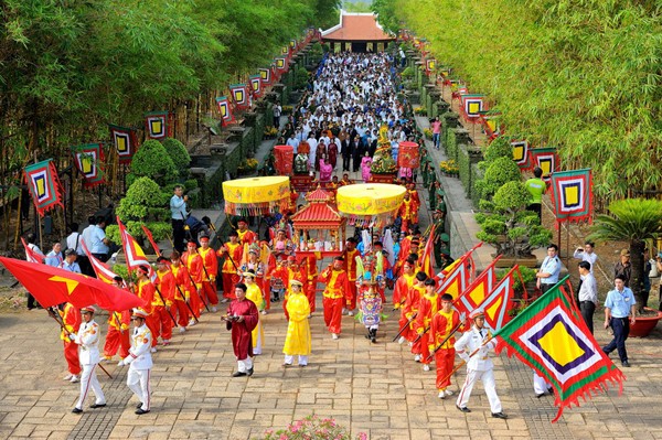 Đền Hùng nằm trên núi Nghĩa Lĩnh, thuộc tỉnh Phú Thọ