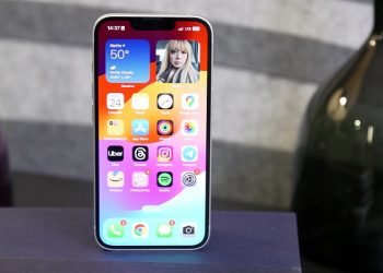 iPhone 16e giá bao nhiêu? Có đáng để 'xuống tiền' không?