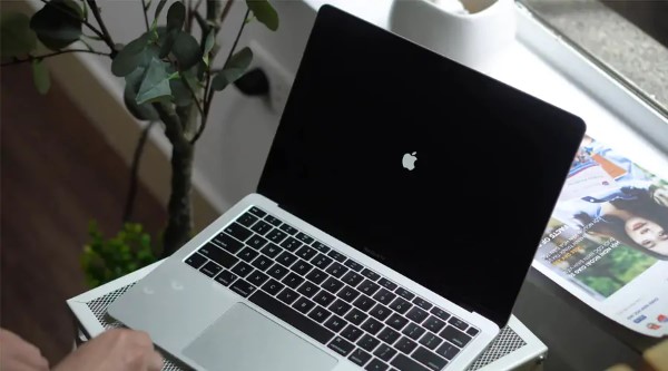 Khởi động lại MacBook