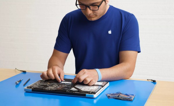 Hãy mang máy đến trung tâm bảo hành chính hãng của Apple