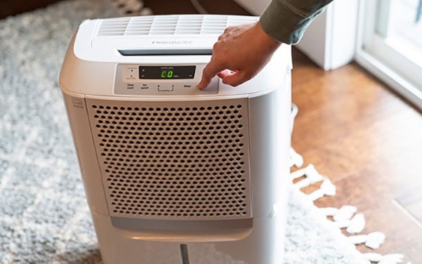 Bạn nên tắt thiết bị, rút dây điện và bảo quản ở nơi khô thoáng khi không sử dụng