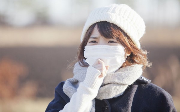 Giữ ấm cơ thể, tránh để cơ thể tiếp xúc với không khí lạnh và ẩm