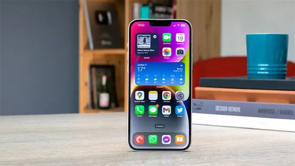 Cả iPhone 16e và iPhone 14 đều sử dụng màn hình Super Retina XDR OLED 6.1 inch