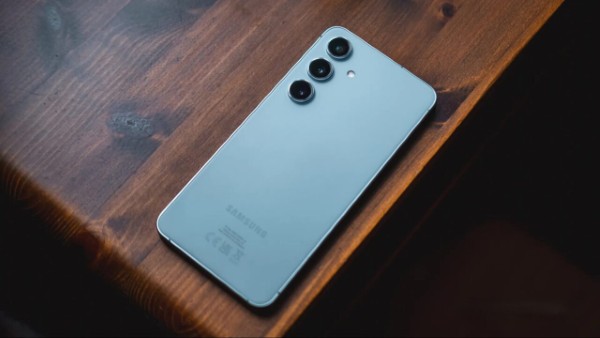 Galaxy S25 được trang bị bộ ba camera sau