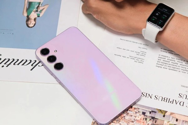 Samsung Galaxy A55 màu hồng tím