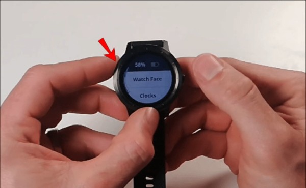 Khởi động đồng hồ Garmin Forerunner 