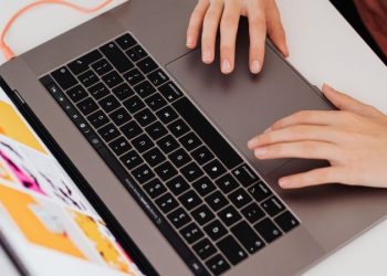 Tại sao touchpad bị đơ và cách khắc phục nhanh, hiệu quả