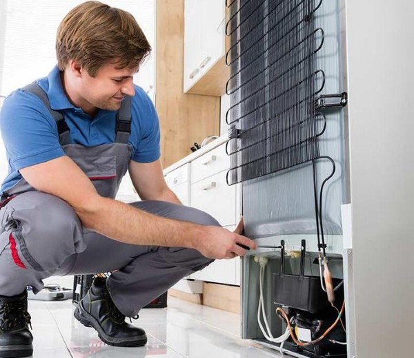 Tủ lạnh bị chảy nước từ phía sau