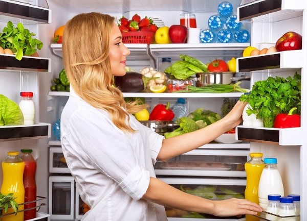 Sắp xếp thực phẩm trong tủ lạnh gọn gàng hợp lý