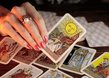 Top 5 website xem bói bài Tarot online miễn phí, chính xác nhất hiện nay