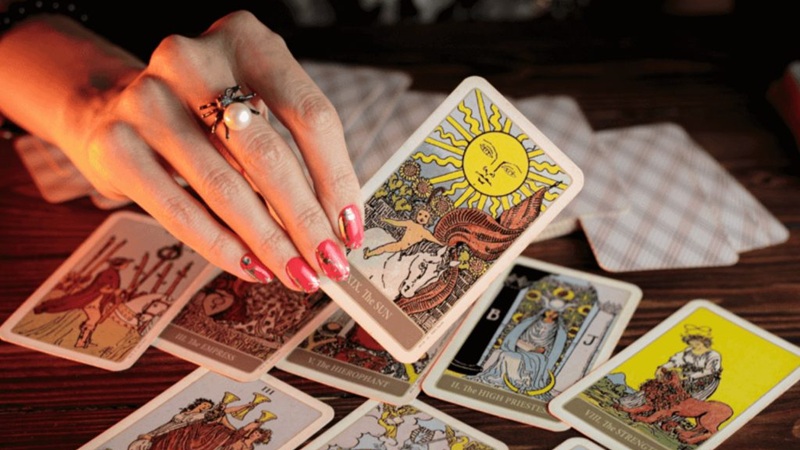 Tarot là bộ bài bí ẩn hỗ trợ khám phá nội tâm và dự đoán tương lai