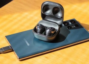 Mách bạn cách bật chế độ sạc không dây Samsung biến nó thành 'đế sạc' di động sẵn sàng chia sẻ pin bất kỳ lúc nào