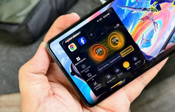A hand holding a cell phone
Description automatically generated