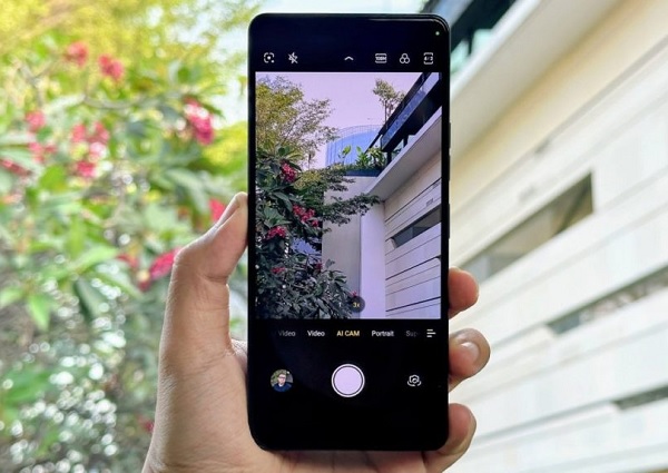 A close up of a cell phone
Description automatically generated
