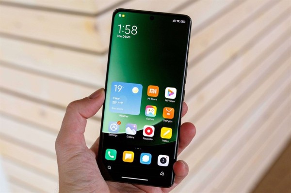 Xiaomi 15 Ultra trang bị màn hình LTPO AMOLED 6.73 inch, độ phân giải 2K