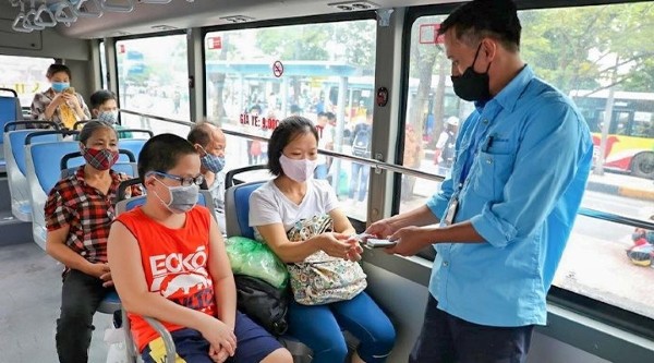 Có thể nhờ người thân trong gia đình hoặc bạn bè đăng ký thẻ xe buýt miễn phí online