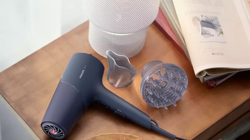 Máy sấy tóc 2 chiều được ưa chuộng nhờ tính năng linh hoạt và khả năng bảo vệ tối ưu