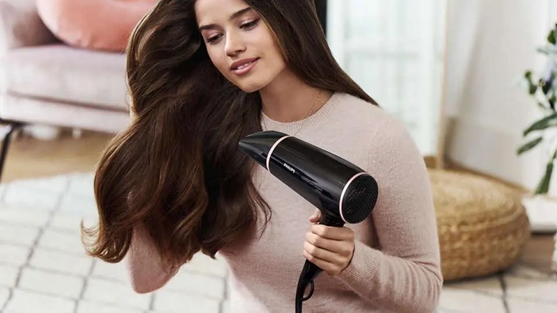 Máy sấy tóc gia đình thường có công suất từ 600W đến 1300W