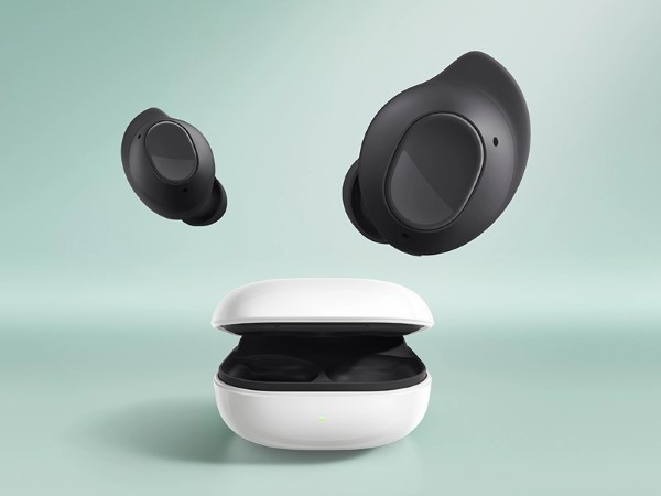 Cả hai tai nghe đều được trang bị công nghệ ANC (Active Noise Cancelling)