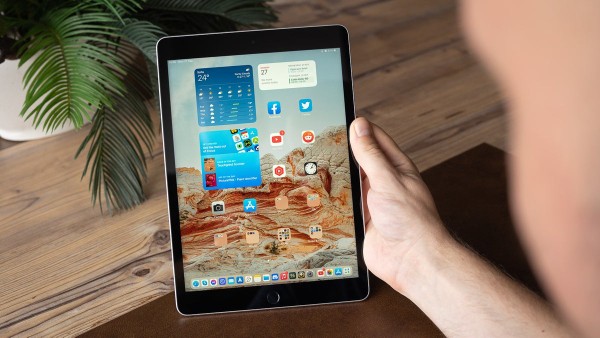 iPad 10.2 inch 2021 kích thước 10.2 inch, tỉ lệ 4:3 và trọng lượng nhẹ